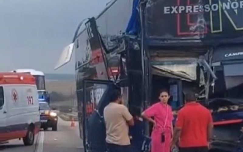 Acidente entre ônibus e caminhão deixa vários feridos na BR-101 no RN