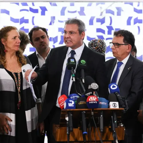 Operação policial no Rio tem críticas e defesas de deputados federais. Parlamentares de esquerda apontam “chacina” na atuação