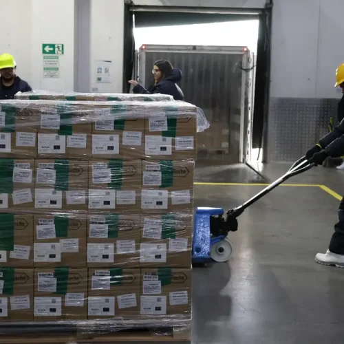 Brasil recebe lote de medicamento para tratar câncer de mama no SUS