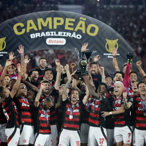 Flamengo derrota Ceará e coroa ano mágico com título Brasileiro. Atacante Samuel Lino marca gol da vitória em Maracanã lotado