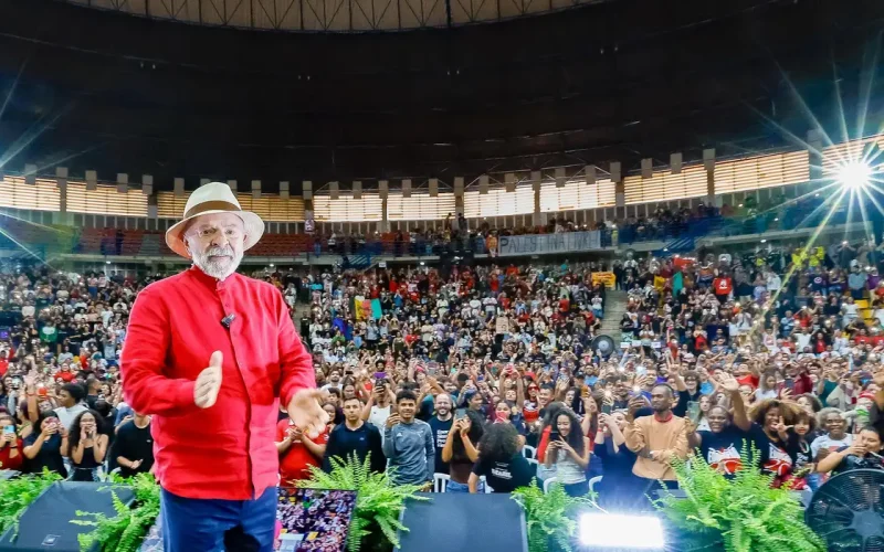 Governo anuncia investimento de R$ 108 milhões em cursinhos populares Previsão é que até 500 projetos sejam apoiados em 2026
