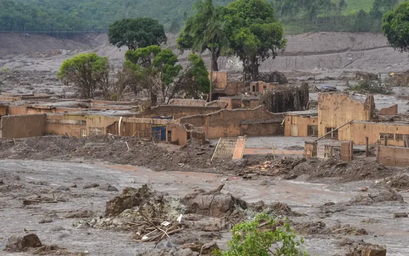 Desastre de Mariana completa 10 anos e moradores ainda buscam justiça
