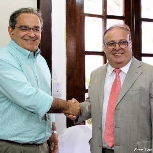 A PREFEITURA DEVIA PRIMEIRO PRESTAR CONTAS DE COMO GASTOU OS 400 MILHÕES EMPRESTADOS DA GESTAO ÁLVARO DIAS ANTES DE QUERER EMPRÉSTIMOS QUE PODEM CHEGAR A 800 MILHÕES. SER PREFEITO NA BASE DE EMPRÉSTIMOS É MUITO FÁCIL. VEREADORES DE NATAL FECHAM OS OLHOS POR RABO PRESO COM A PREFEITURA.