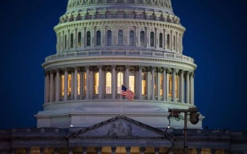 Senado americano aprova projeto para cancelar tarifas contra Brasil. Resolução para cancelar tarifas adicionais de 40% foi aprovada por 52 dos senadores americanos; agora, medida vai à Câmara dos Deputados