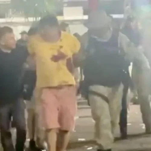 TIROTEIO EM APODI -Homem morre e oito ficam feridos em tiroteio durante show na Femulti em Apodi. Guarda municipal de Mossoró foi preso em flagrante após disparar arma durante confusão na madrugada deste domingo 9