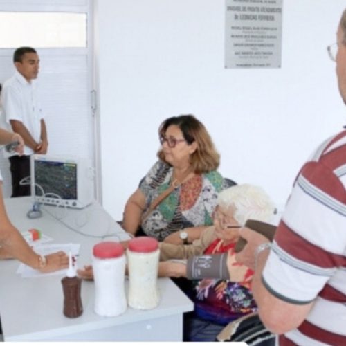 Os médicos especialistas da alta e média complexidade de Natal paralisaram hoje (14) as atividades na rede municipal de saúde.