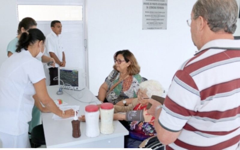Os médicos especialistas da alta e média complexidade de Natal paralisaram hoje (14) as atividades na rede municipal de saúde.