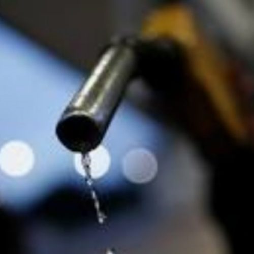 Petrobras reduz em R$ 0,14 preço da gasolina para distribuidoras