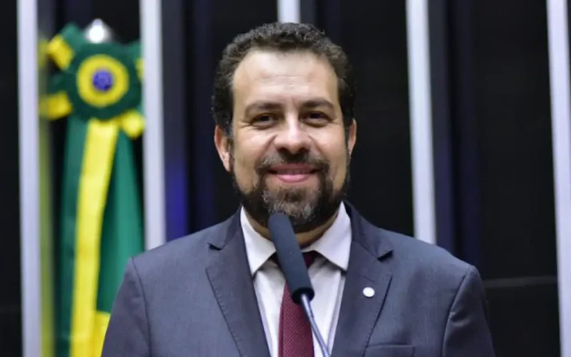 Boulos diz que colocará governo na rua, ouvindo demandas populares. Novo ministro usa redes sociais para agradecer confiança de Lula
