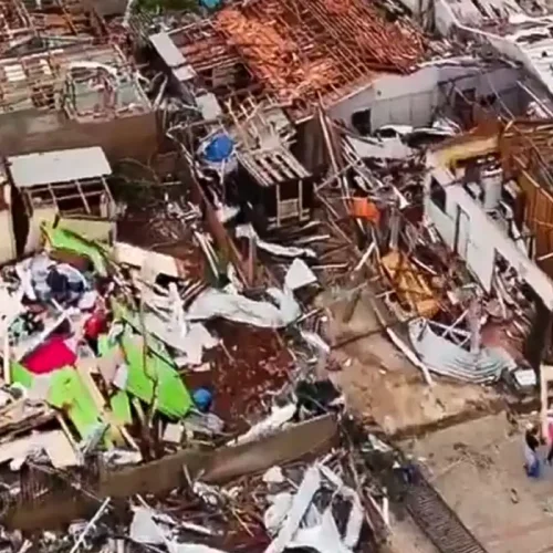 Tornado destrói 90% de cidade no Paraná e causa seis mortes