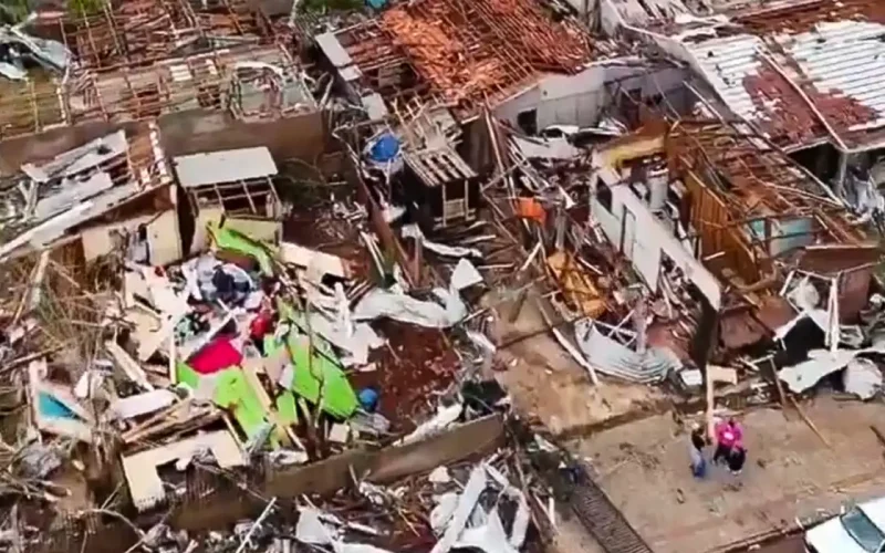 Tornado destrói 90% de cidade no Paraná e causa seis mortes