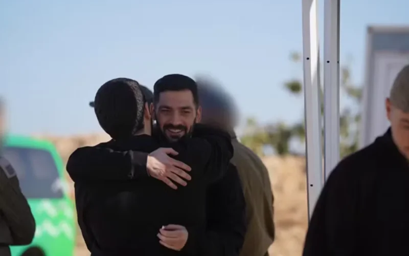 Hamas liberta reféns que estavam em Gaza para troca com palestinos