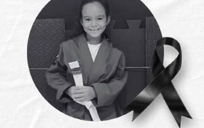 Menina de 7 anos morre após ser baleada em tentativa de assalto na Grande Natal. Cecília Candido Duarte sofreu um tiro no pulmão dentro do carro em que estava com o padrasto. Veículo foi cercado por criminosos entre Nísia Floresta e São José de Mipibu.