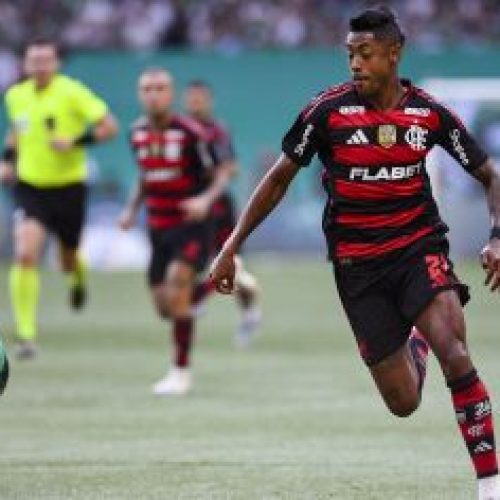Quem será o Campeão Brasileiro de 2025? Flamengo e Palmeiras tem os mesmos 61 pontos em 28 jogos. O Cruzeiro também é tido com chances e tem 56 pontos em 29 jogos. Vejam os próximos 10 confrontos de Flamengo, Palmeiras e 9 do Cruzeiro