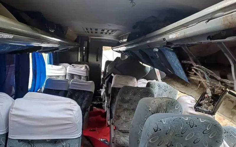 Sobe para 17 número de mortos por acidente com ônibus em Pernambuco